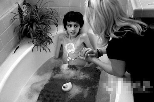 美国男孩患癌到安乐死 美国男孩患癌到安乐死