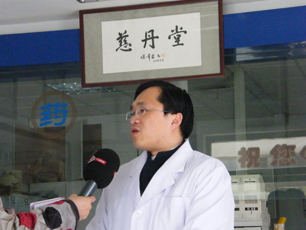 北京伟达中医肿瘤医院科研副院长郑东海正在接受土耳其电视台采访