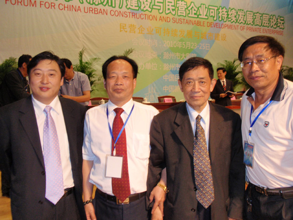 �˽�ȫ������������ϯ���й���Ӫ��ҵ��Э��᳤������(�Ҷ�)�����鳤��С�ʣ���һ���뱱��ΰ����ҽ����ҽԺԺ��֣ΰ����ڣ���������й����У����ݣ���������Ӫ��ҵ�ɳ�����չ�߲���̳�Ϻ�Ӱ