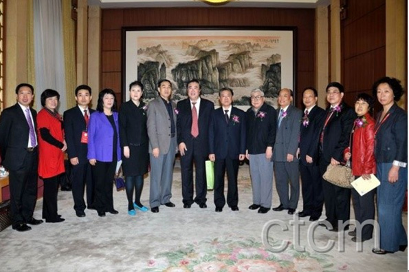 沈志祥会长、郑伟达副会长与第六届理事会常务理事合影