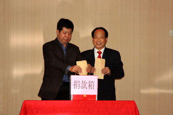 ����Ǻ�֣���ڽ��о��